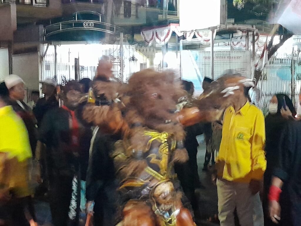 Maskot Singa Memimpin Iringan