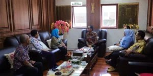 Gaes !!! PJs Wali Kota Surabaya Kunjungi DPRD, Bahas Persiapan Pilkada 2024