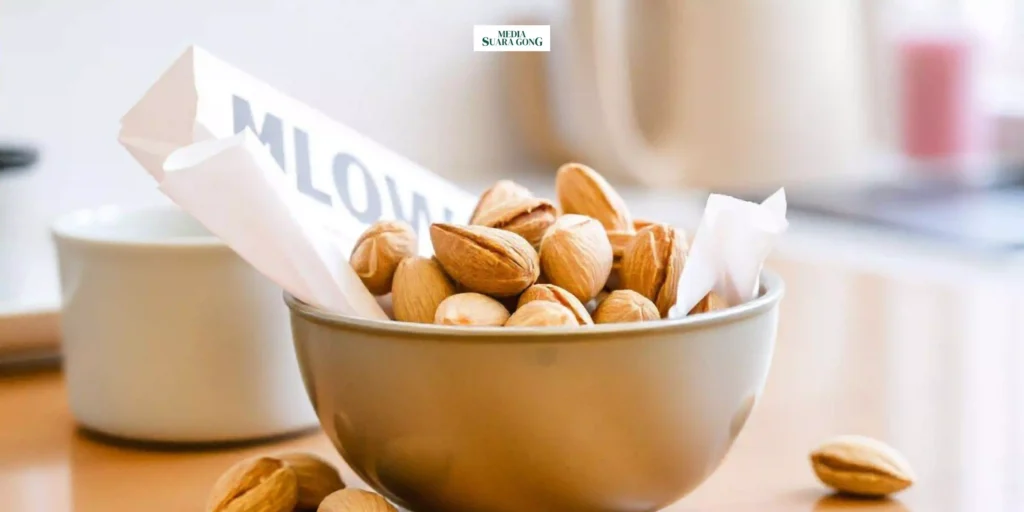 Kacang almond, bukan hanya sekadar camilan. Ternyata, kacang almond memiliki beragam manfaat dan fungsi yang luar biasa bagi kesehatan