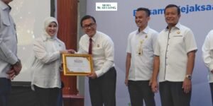 Gaes !!! Kejari Batu Terima Penghargaan di Bidang Datun