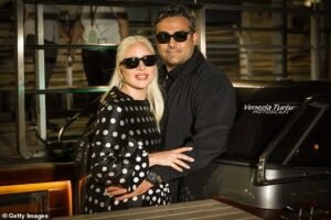 Gaes !!! Lady Gaga – Michael Polansky Mesra di Festival Film Venesia