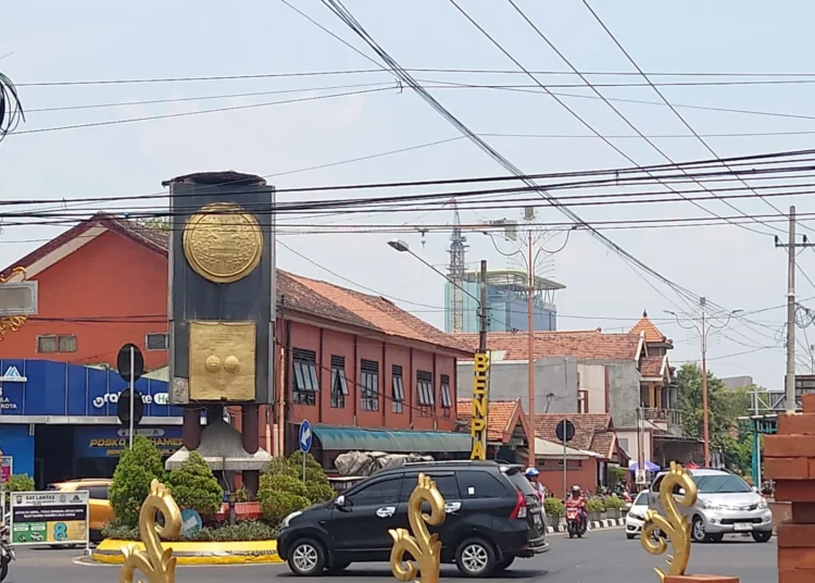 Pemerintah Kota (Pemkot) Mojokerto berencana menambah ikon baru dengan membangun patung Maha Patih Gajah Mada.