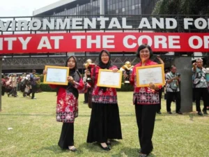 Gaes !!! Kota Blitar Raih Tiga Penghargaan Adiwiyata, Tunjukkan Komitmen Terhadap Pelestarian Lingkungan di Sekolah