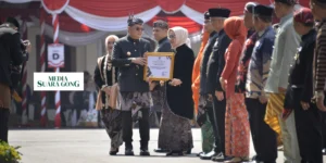 Gaes !!! Dalam HUT Jatim ke-79, Lumajang Terima Penghargaan dari Gubernur
