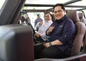 Erick Thohir menyatakan dukungannya untuk menjadikan kendaraan Maung dari PT Pindad sebagai kendaraan operasional para menteri.