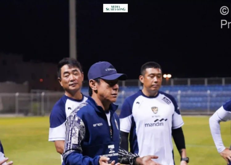 Timnas Indonesia langsung menggelar sesi latihan perdana di Hamad Town Youth & Sports Ground pada Minggu 6 Oktober 2024 malam. Ini merupakan persiapan skuad Garuda dalam menatap pertandingan lanjutan putaran ketiga kualifikasi Piala Dunia 2026