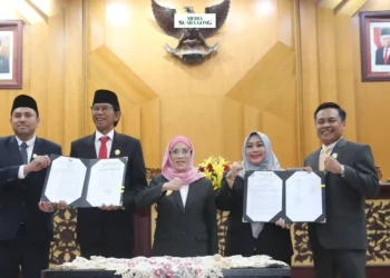 (DPRD) Kota Surabaya telah resmi menetapkan pimpinan definitif untuk periode 2024-2029 dalam Rapat Paripurna pada Rabu (9/10/2024).