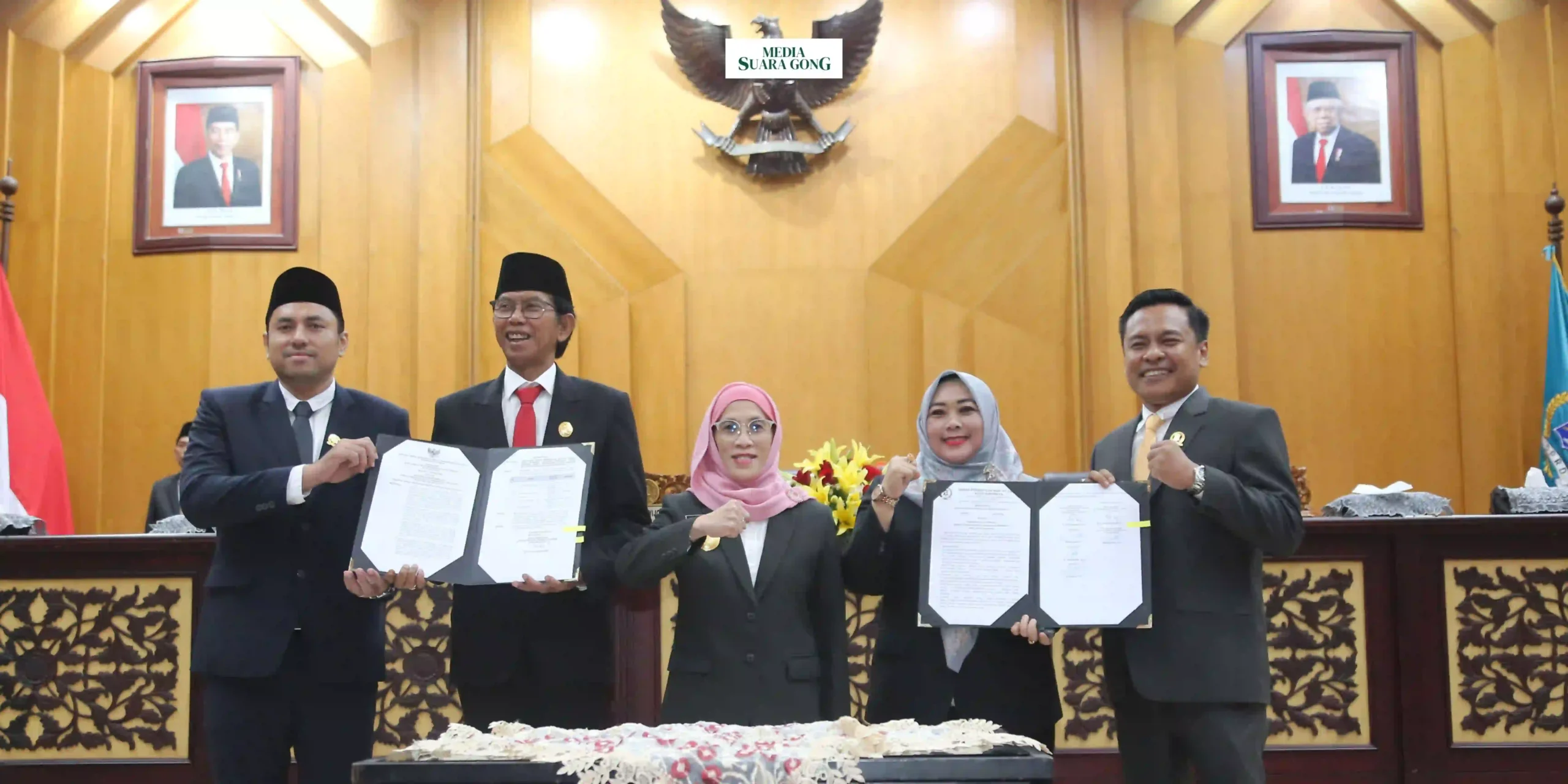 (DPRD) Kota Surabaya telah resmi menetapkan pimpinan definitif untuk periode 2024-2029 dalam Rapat Paripurna pada Rabu (9/10/2024).