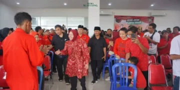 Risma menyampaikan beberapa program unggulannya, salah satunya adalah program SMA/SMK gratis untuk seluruh Jawa Timur.