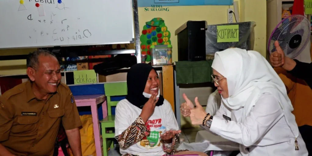 Gaes !!! Kunjungan Pjs Wali Kota Surabaya ke Kelompok Kreatif Anak Inklusi di Pabean Cantian
