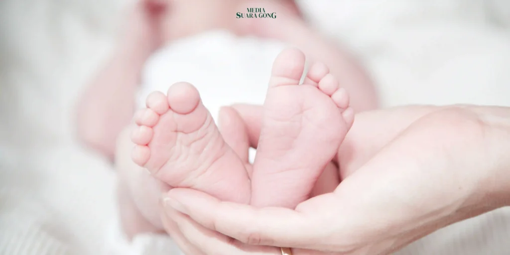 Kasus Kanker Ovarium Pada Bayi, dr. Pungky Mulawardhana, SpOG Subsp Onk, seorang dokter spesialis kandungan dan onkologi, memberikan penjelasan