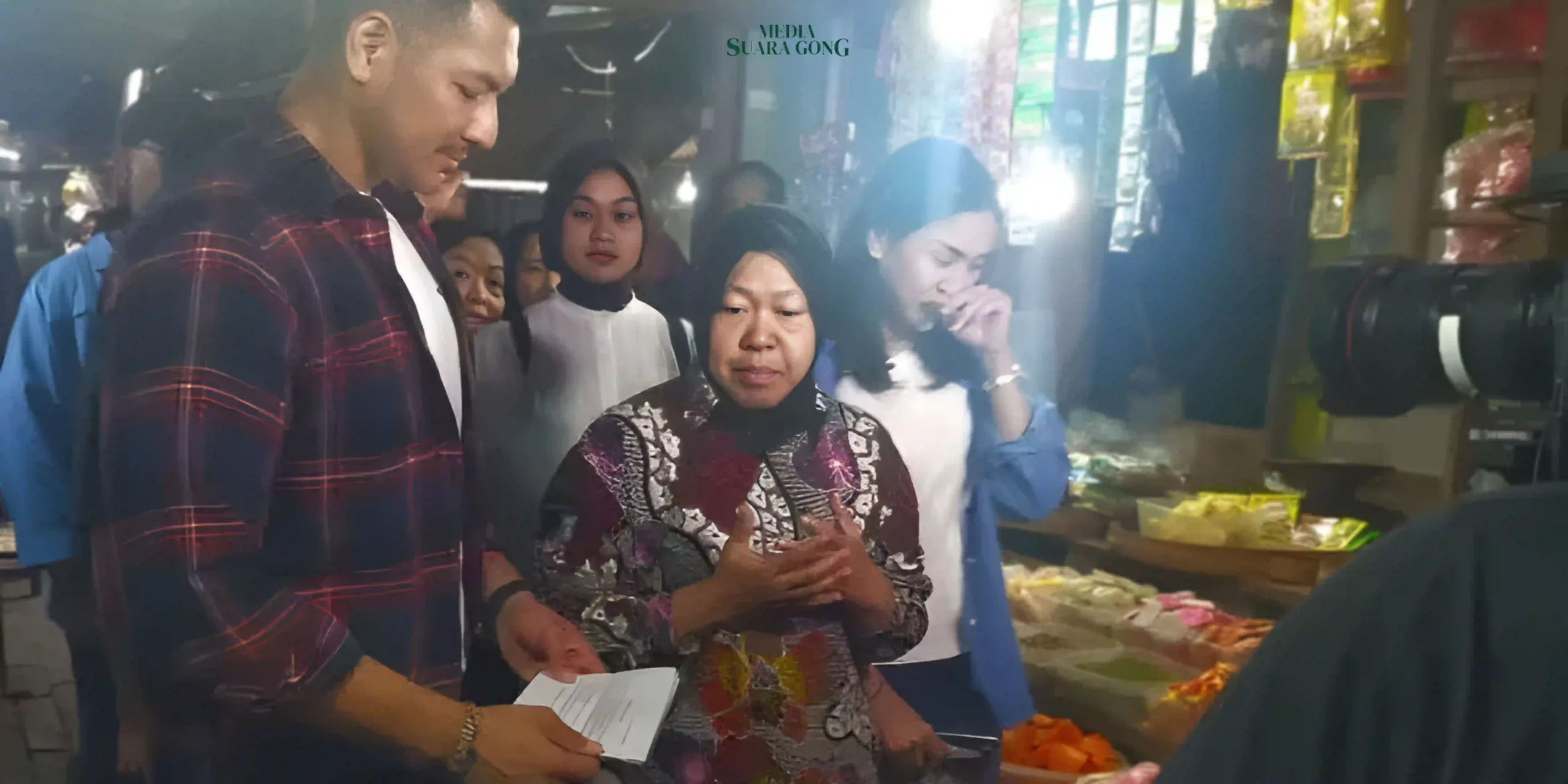 Risma Bertemu Petani Bawang Merah Nganjuk: Bahas Solusi Listrik Murah untuk Pengendalian Hama