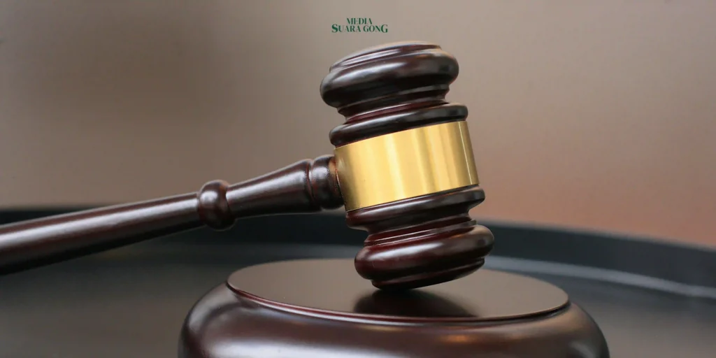 Presiden Joko Widodo (Jokowi) telah mengesahkan kenaikan gaji dan tunjangan bagi hakim di Indonesia pada 18 Oktober 202