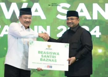 Badan Amil Zakat Nasional (Baznas) baru saja meluncurkan program beasiswa untuk 10.000 santri.