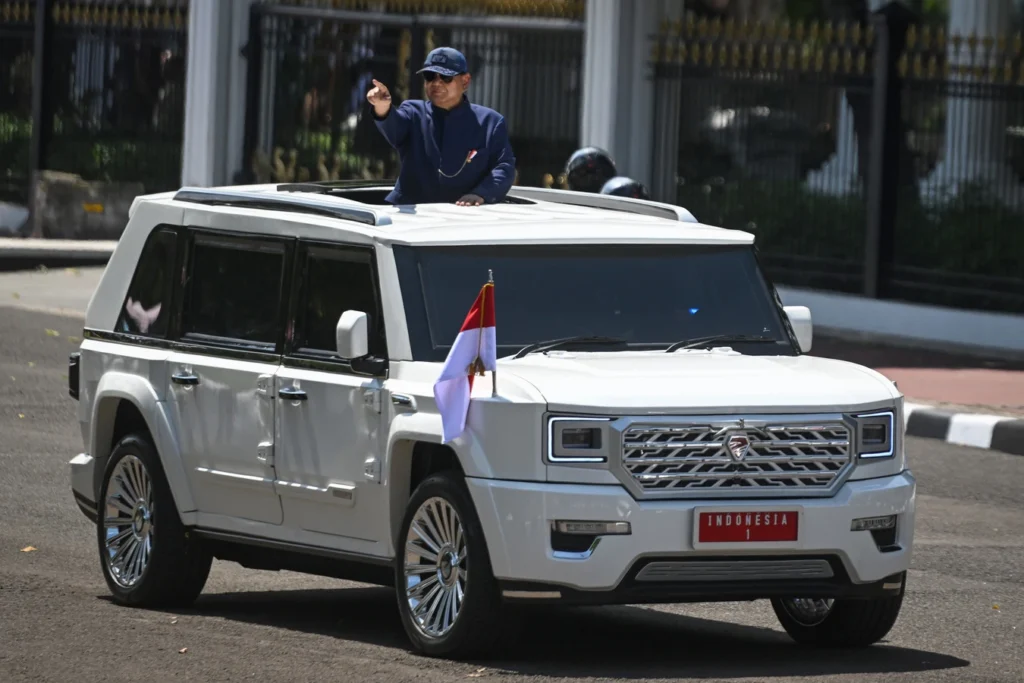 Gaes !!! Prabowo Larang Pejabat Pakai Mobil Dinas Impor, Instruksikan Gunakan Maung Pindad