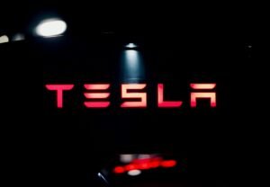 Gaes !!! Tesla Luncurkan Tiga Produk: Robot Humanoid, Taksi Otonom, dan Mini Bus