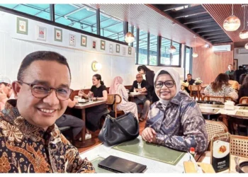 Anies mengisahkan tentang rencana dirinya dan sang istri, menghadiri pernikahan di Solo yang gagal karena keterlambatan penerbangan.