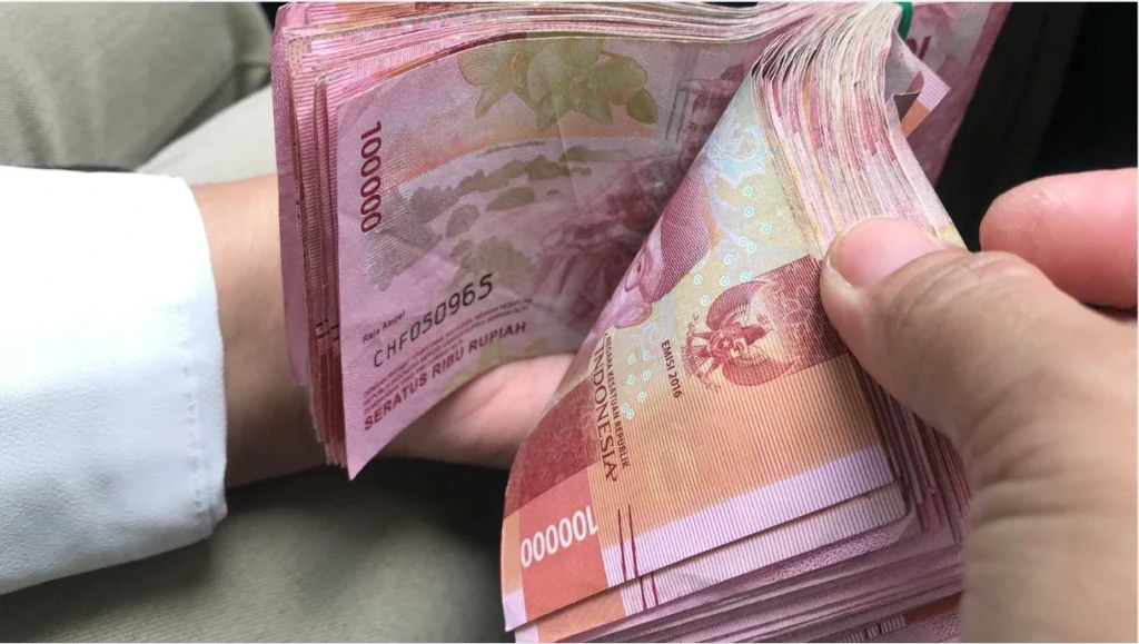 Gaes !!! Rupiah Melemah ke Rp15.332, Dipengaruhi Ketegangan Timur Tengah