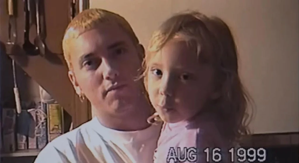 Eminem merilis video musik yang emosional untuk lagunya "Temporary," yang didedikasikan kepada putrinya, Hailie Jade Scott.