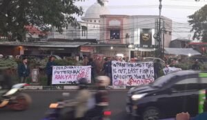 Orasi Mahasiswa UB di Kawasan Jalan Veteran