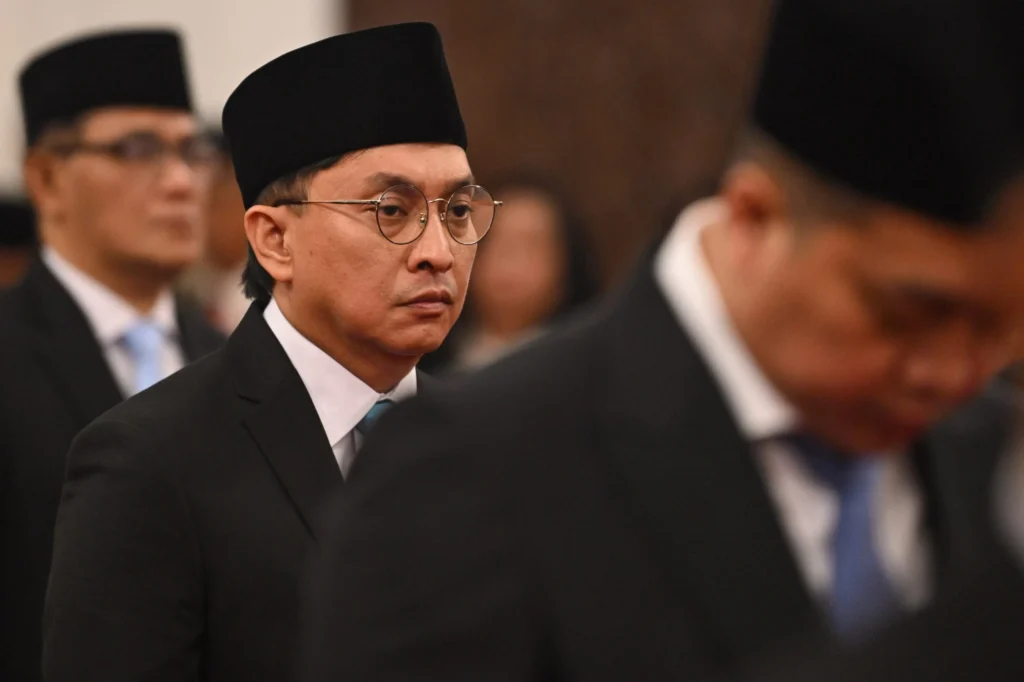 Yovie Widianto secara resmi diangkat sebagai Staf Khusus Presiden Bidang Ekonomi Kreatif dalam acara pelantikan di Istana Negara, Jakarta.