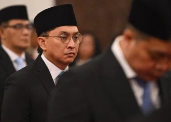 Yovie Widianto secara resmi diangkat sebagai Staf Khusus Presiden Bidang Ekonomi Kreatif dalam acara pelantikan di Istana Negara, Jakarta.