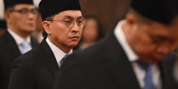 Yovie Widianto secara resmi diangkat sebagai Staf Khusus Presiden Bidang Ekonomi Kreatif dalam acara pelantikan di Istana Negara, Jakarta.