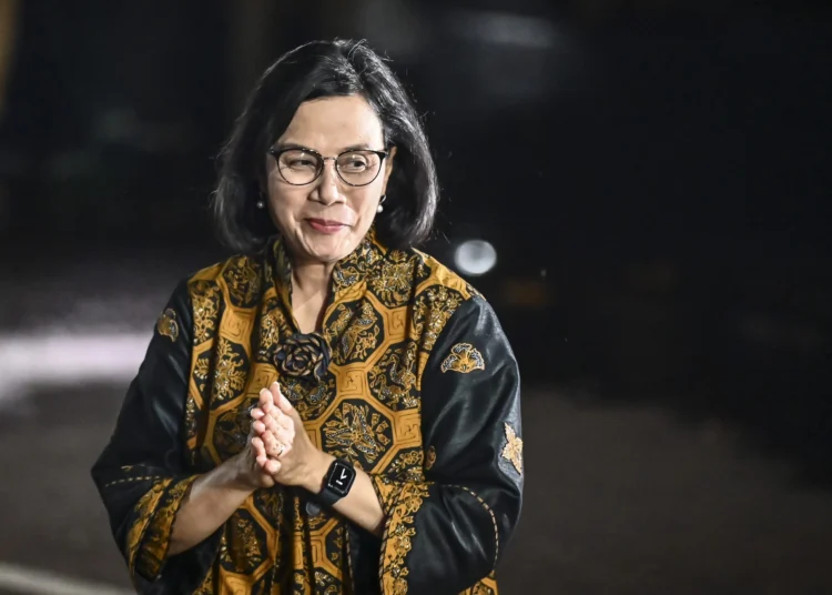 Menteri Keuangan Sri Mulyani Indrawati telah dipastikan kembali mengemban posisi sebagai menteri keuangan di bawah kabinet Prabowo Subianto.