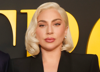 Lady Gaga kembali ke mode Gaga dengan pengumuman single pertama dari album ketujuhnya yang akan datang, berjudul Disease