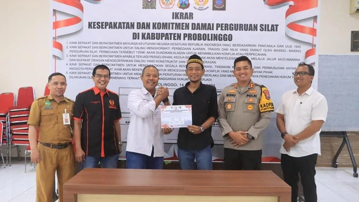 Dua perguruan pencak silat terkemuka di Kabupaten Probolinggo, yaitu PSHT dan PSHW, telah mencapai kesepakatan untuk berdamai.