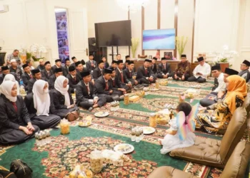 Khofifah Lepas 33 Santri Jatim Penerima Beasiswa ke Al Azhar