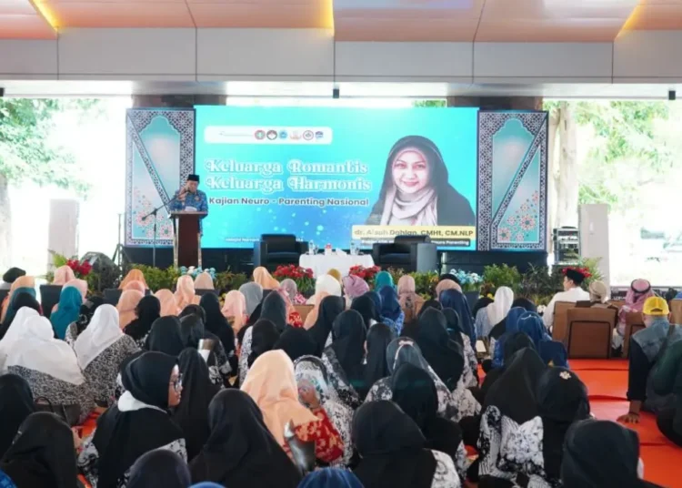 Seminar ini dirancang untuk memberikan pengetahuan parenting kepada keluarga, terutama dalam menghadapi tantangan di era teknologi.