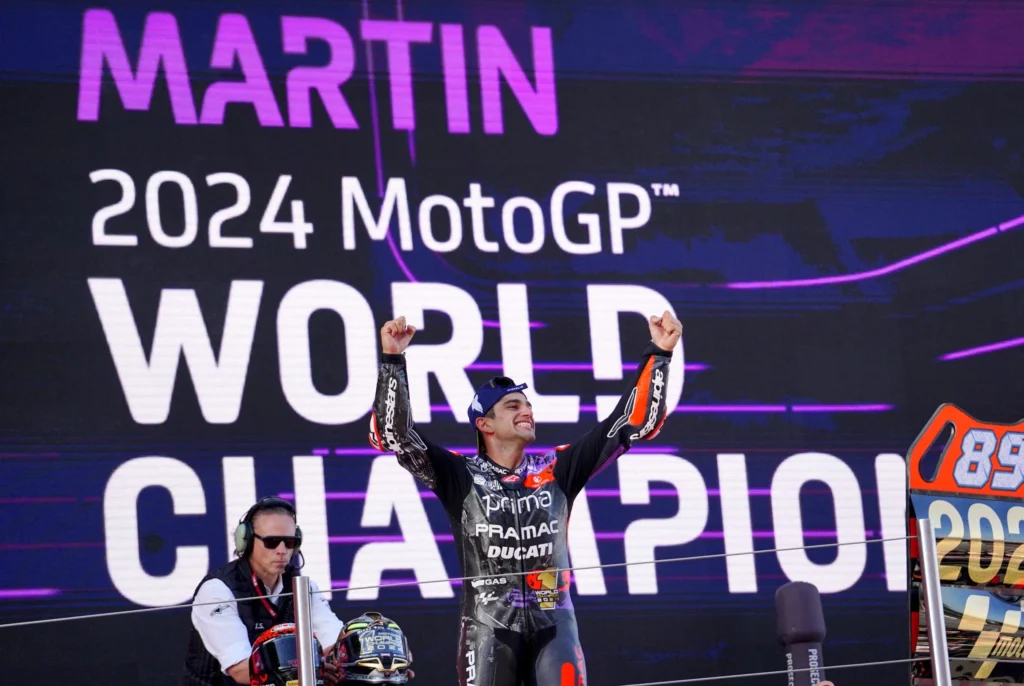 Jorge Martin akhirnya memastikan gelar juara dunia MotoGP 2024 setelah finish di posisi ketiga di Sirkuit Catalunya, Barcelona.
