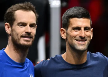 Setelah bertahun-tahun bersaing, Novak Djokovic kini mengambil langkah mengejutkan dengan menggandeng Andy Murray, sebagai pelatih barunya.