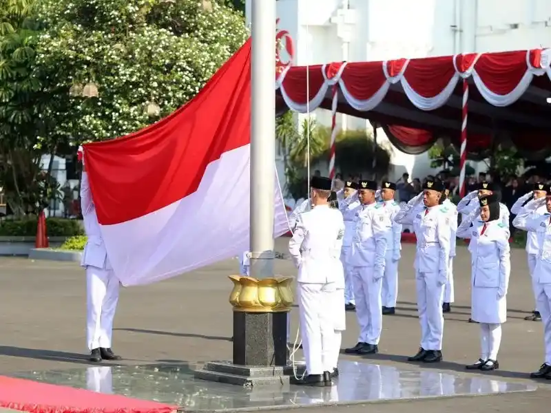 Menyambut Hari Pahlawan, Pemkot Surabaya mengajak seluruh warga merayakan dengan semarak.