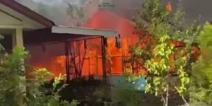 Gaes !!! Istri Bakar Suami dan Rumah Mertua Gegara Judi Online