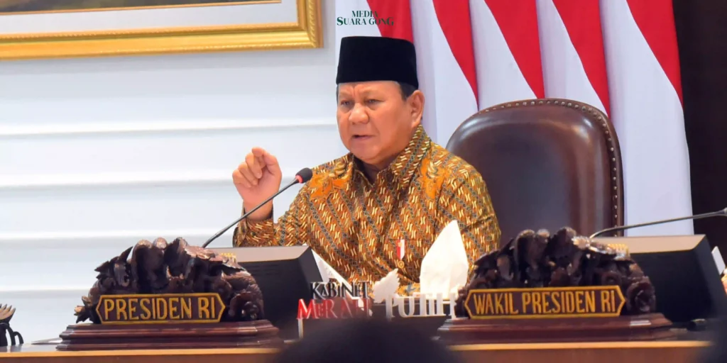 . Pada Selasa, 5 November 2024, Prabowo menandatangani Peraturan Pemerintah (PP) Nomor 47 Tahun 2024 yang mengatur tentang penghapusan piutang macet bagi pelaku Usaha Mikro, Kecil, dan Menengah (UMKM), petani, serta nelayan
