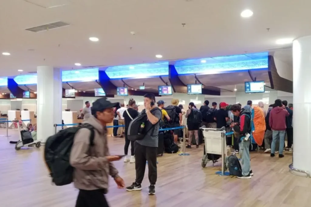 Aktivitas di Bandara Lombok, NTB, kini kembali berjalan normal setelah sempat terganggu akibat abu vulkanik dari letusan Gunung Lewotobi.