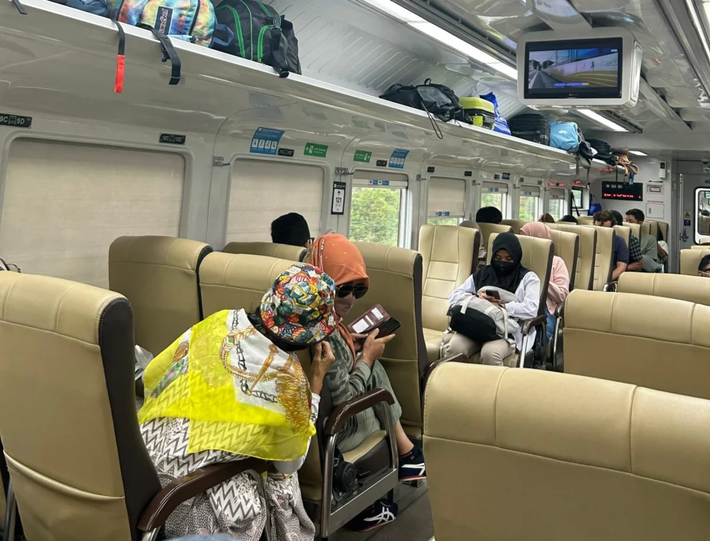 PT KAI mencatat bahwa selama periode Januari hingga Oktober 2024, sebanyak 7.237 barang penumpang tertinggal di kereta api.