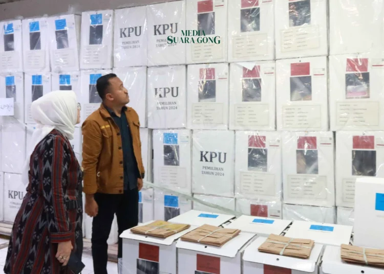 Pj. Bupati Lumajang Kunjungi Gudang Logistik KPU, Pastikan Kesiapan Distribusi