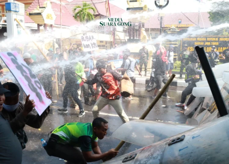 Ratusan Aparat Gelar Simulasi Penanganan Konflik Sosial Jelang Pilkada 2024 di Lumajang