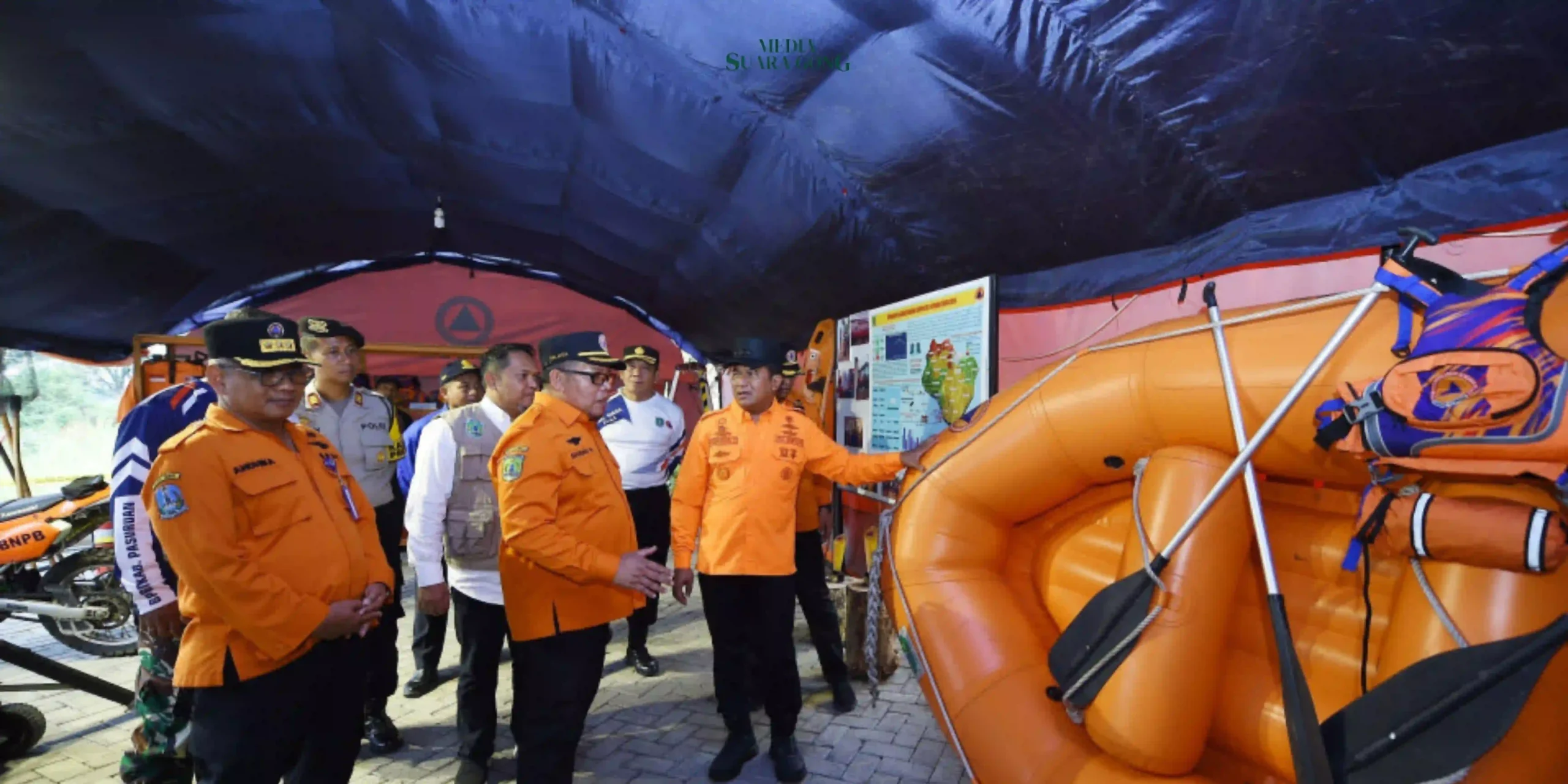 Pj Bupati Pasuruan, Nurkholis, memimpin apel kesiapsiagaan bencana dan gelar peralatan. Digelar di Kantor (BPBD) Kabupaten Pasuruan