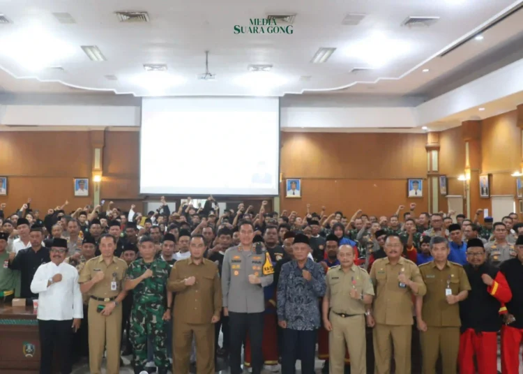 Bakesbangpol menggelar silaturahmi dan harmonisasi antar perguruan silat se-Kabupaten Jombang di ruang Bung Tomo, kantor Pemkab Jombang