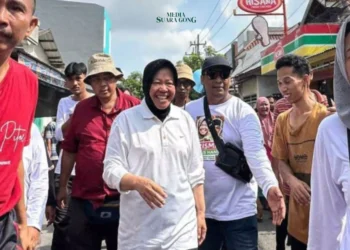 Bu Risma,calon Gubernur Jatim Menyampaikan rencana pemberdayaan ekonomi dan pendidikan bagi warga eks-lokalisasi Dolly.