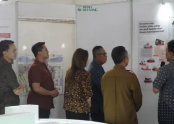 Pemkot Surabaya menerima desain pengembangan kawasan Kota Lama dari Konsorsium II Program Kota Masa Depan UK PACT