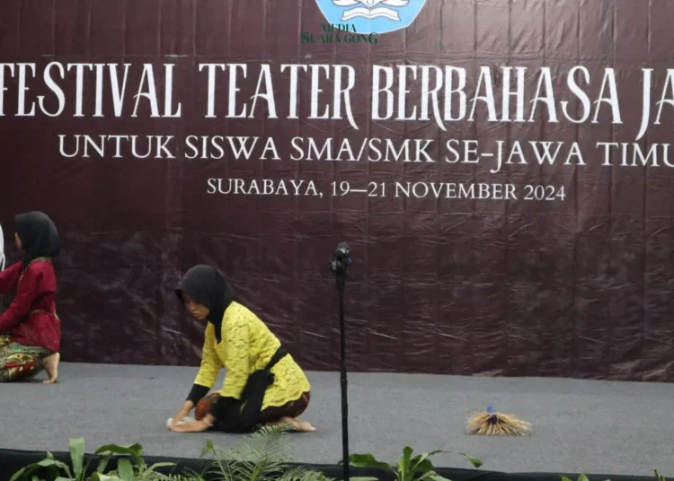 Balai Bahasa Provinsi Jawa Timur menyelenggarakan Festival Teater Berbahasa Jawa untuk Siswa SMA/SMK se-Jawa Timur pada 19–21 November 2024.