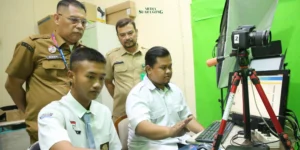 Gaes !!! Gaes !!! Pemkot Surabaya Percepat Perekaman KTP-el untuk Pemilih Pemula dengan Jemput Bola ke Sekolah.