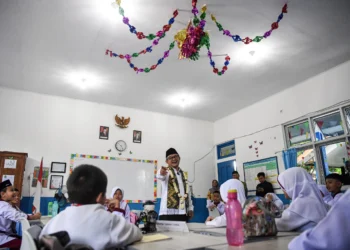 Mendikdasmen Abdul Mu’ti menegaskan rencana pemerintah untuk menaikkan gaji guru di Indonesia.