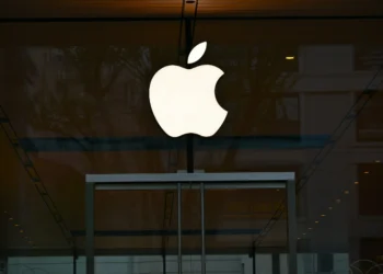 Apple dilaporkan mengajukan tawaran investasi fantastis sebesar Rp1,57 triliun, sepuluh kali lipat dari rencana awal yang hanya Rp157 miliar.