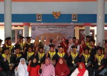  Sebanyak 25 siswa dari Sekolah Lansia Tangguh (Selantang) resmi diwisuda pada Rabu (20/11/2024) di Balai Desa Kalisalam.